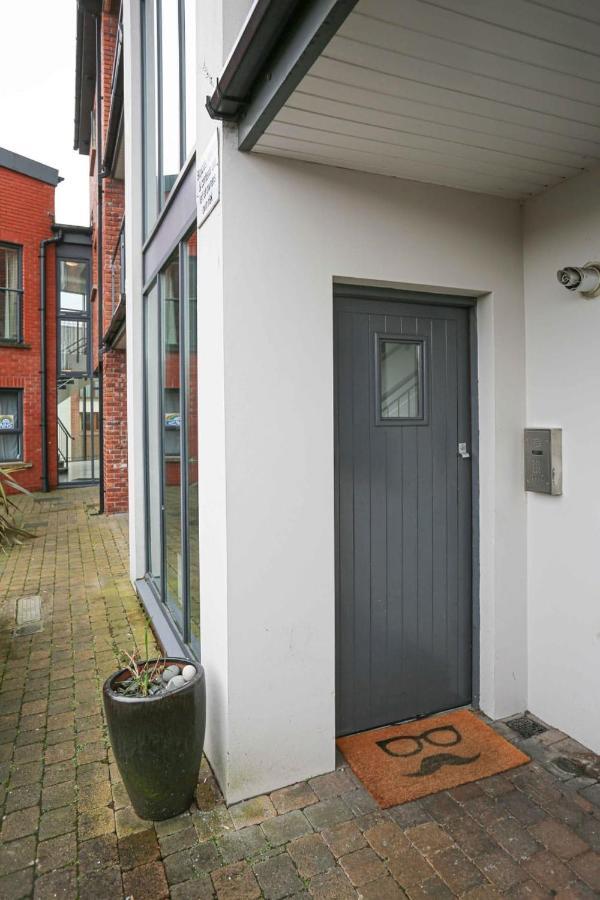 Funky City Apartment - Secure Parking - Wifi - Sleeps 6 - No Parties بلفاست المظهر الخارجي الصورة