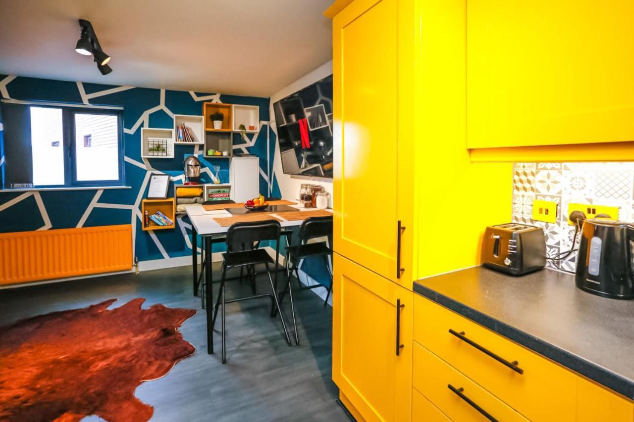 Funky City Apartment - Secure Parking - Wifi - Sleeps 6 - No Parties بلفاست المظهر الخارجي الصورة