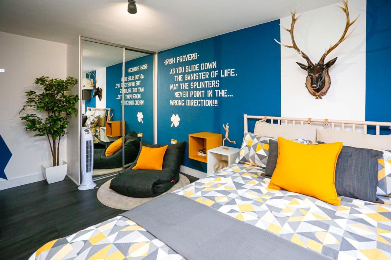Funky City Apartment - Secure Parking - Wifi - Sleeps 6 - No Parties بلفاست المظهر الخارجي الصورة
