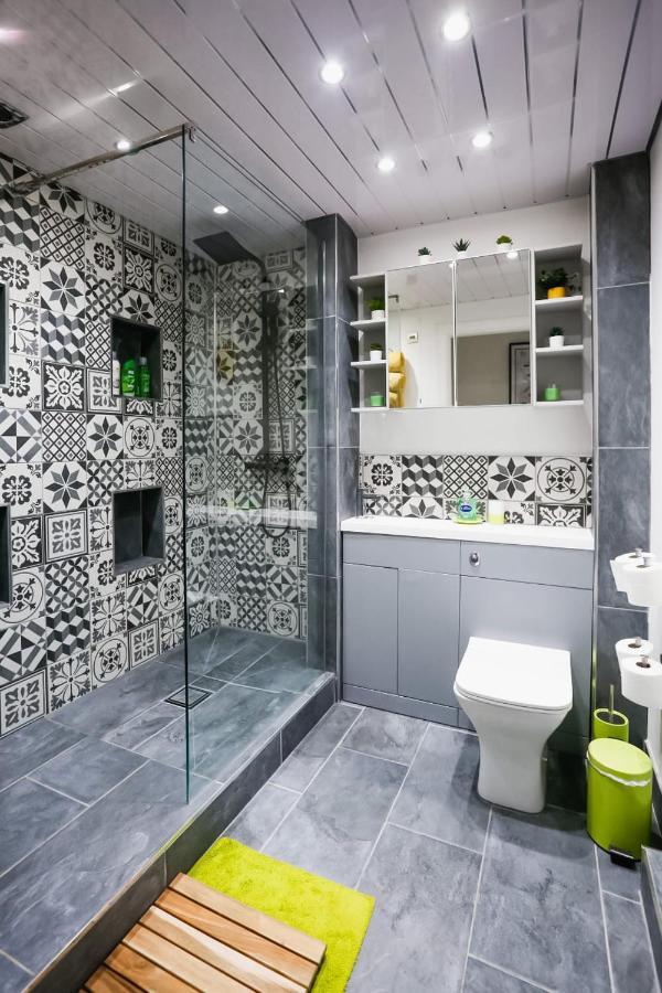 Funky City Apartment - Secure Parking - Wifi - Sleeps 6 - No Parties بلفاست المظهر الخارجي الصورة