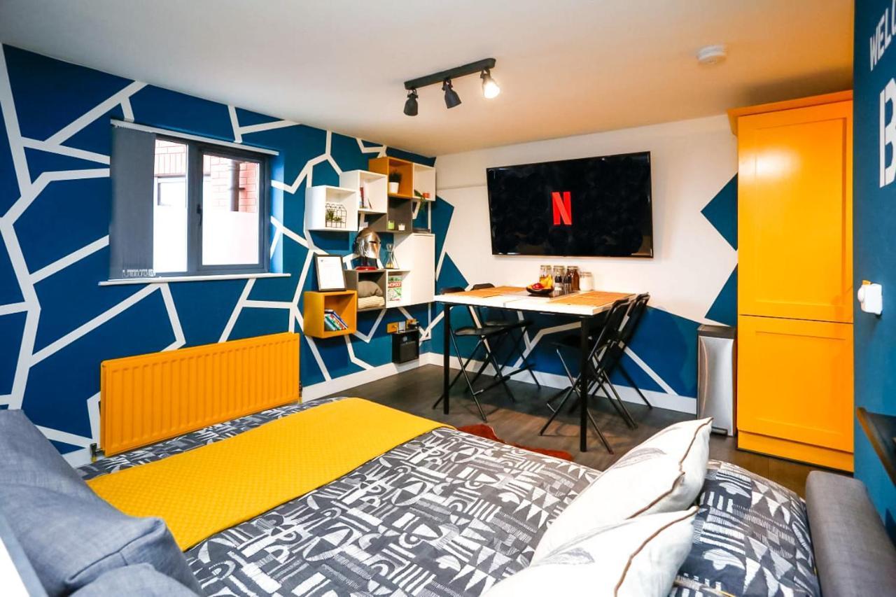 Funky City Apartment - Secure Parking - Wifi - Sleeps 6 - No Parties بلفاست المظهر الخارجي الصورة