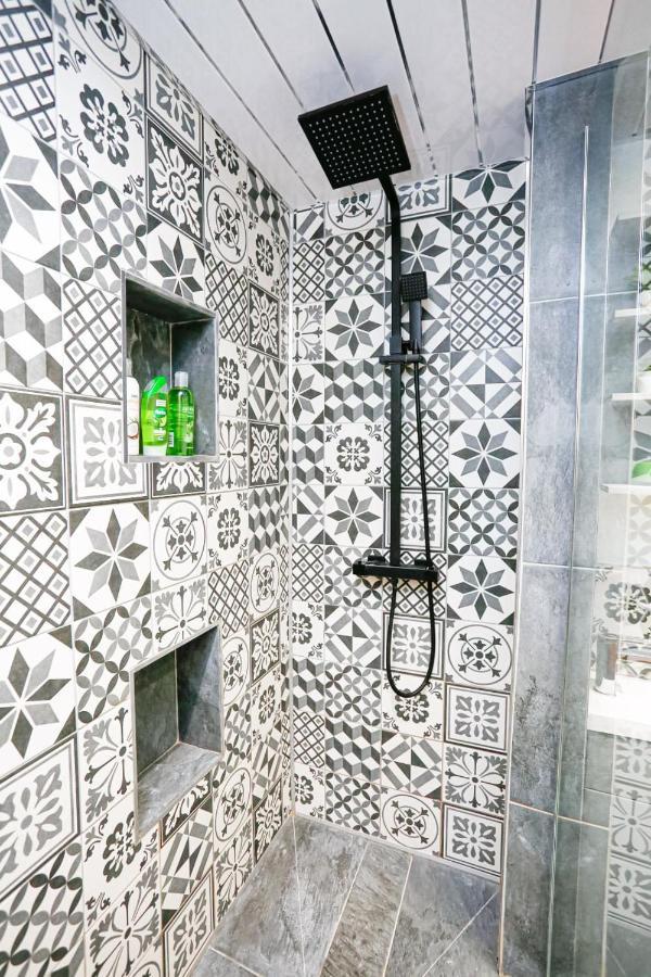 Funky City Apartment - Secure Parking - Wifi - Sleeps 6 - No Parties بلفاست المظهر الخارجي الصورة