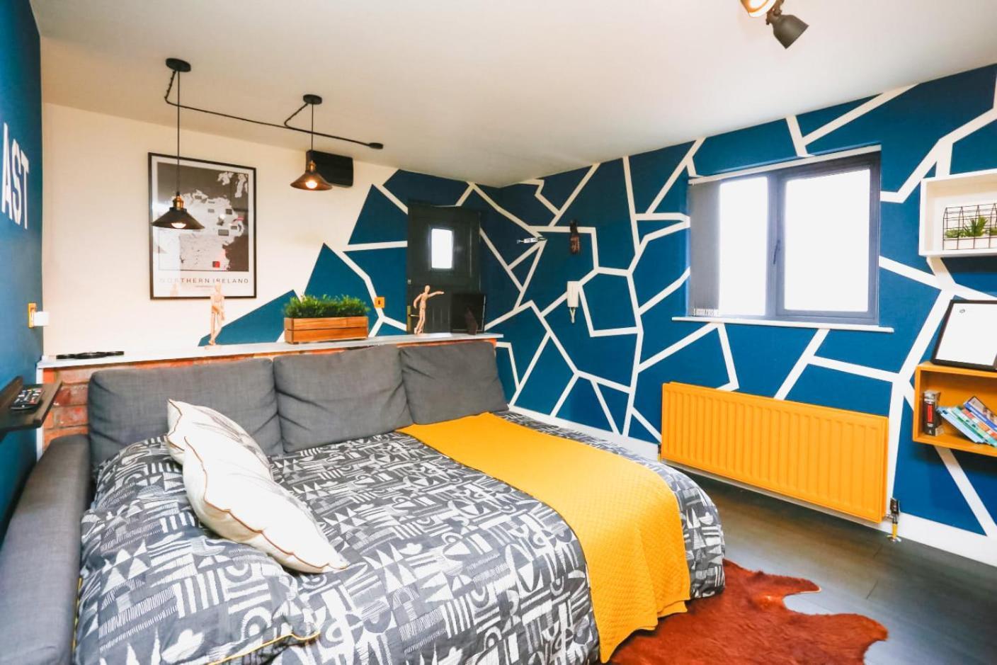Funky City Apartment - Secure Parking - Wifi - Sleeps 6 - No Parties بلفاست المظهر الخارجي الصورة