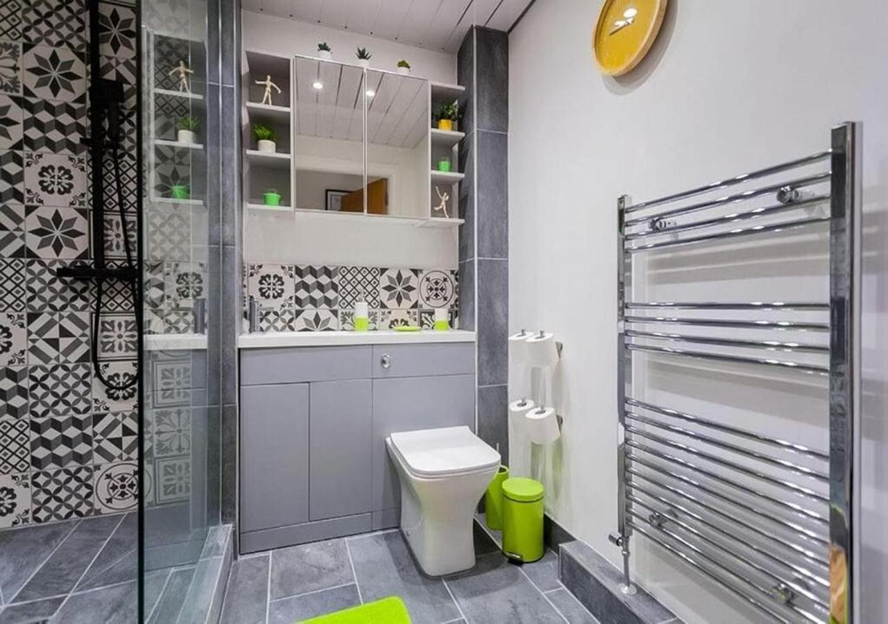Funky City Apartment - Secure Parking - Wifi - Sleeps 6 - No Parties بلفاست المظهر الخارجي الصورة