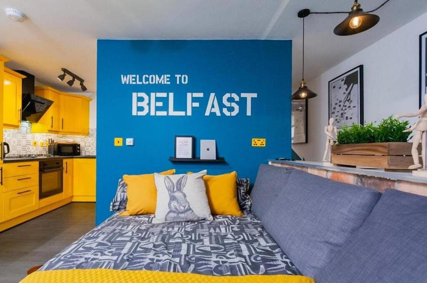 Funky City Apartment - Secure Parking - Wifi - Sleeps 6 - No Parties بلفاست المظهر الخارجي الصورة