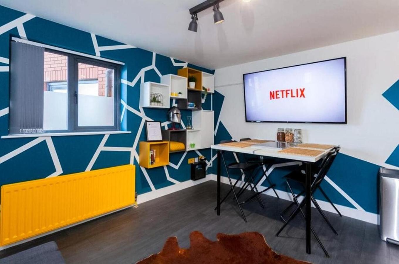 Funky City Apartment - Secure Parking - Wifi - Sleeps 6 - No Parties بلفاست المظهر الخارجي الصورة