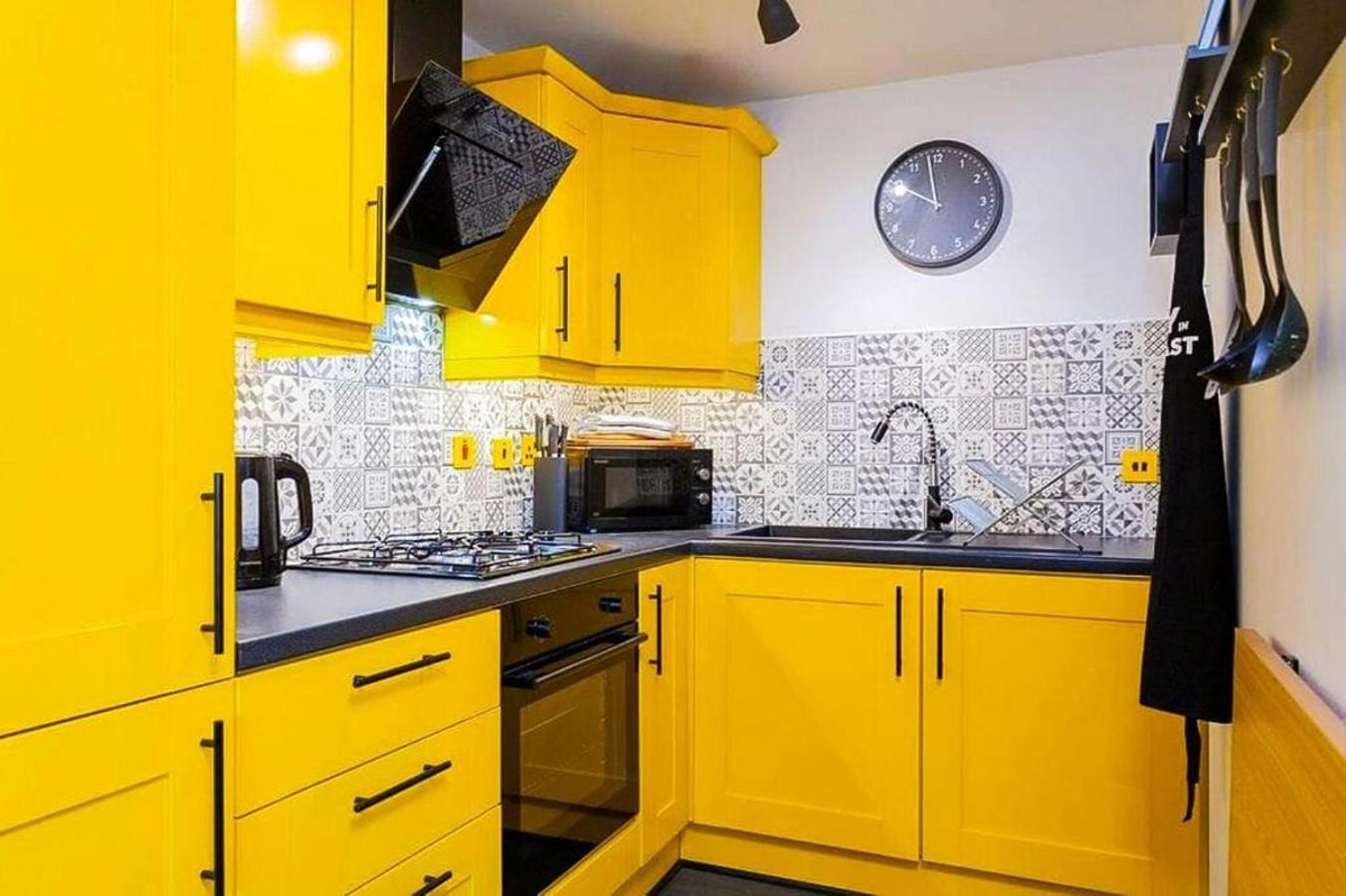 Funky City Apartment - Secure Parking - Wifi - Sleeps 6 - No Parties بلفاست المظهر الخارجي الصورة
